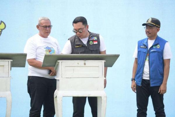 Ridwan Kamil dalam acara Sarasehan Petugas Pintu Air dan Operasi Bendung di Waduk Darma, Kabupaten Kuningan Dalam Rangka Peringatan Hari Air Dunia Ke-31 Tahun 2023 Tingkat Provinsi Jabar, Rabu (15/3) 